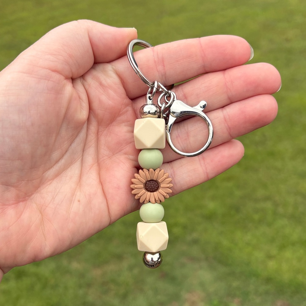 Handmade Silicone Daisy Sage Beaded Keychain
